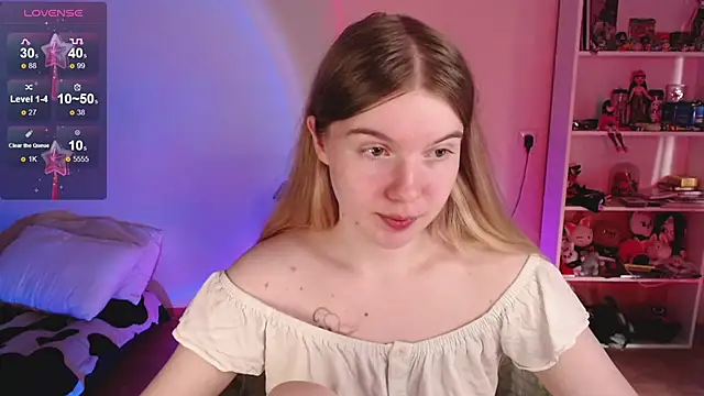 Snapshot of Strawberry_juli chatting on June 2026 12:20:01 PM Strawberry juli online show from June 2026 12:20:01 PM