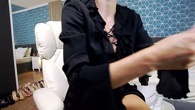 zoeylarkens online show from October 2025 04:19:01 PM