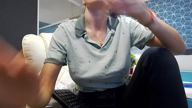 zoeylarkens online show from November 2025 05:47:01 PM