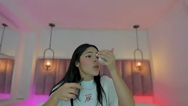 Haily b online show from December 2025 08:13:02 PM