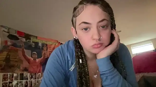 cognacwoodss online show from December 2025 03:17:01 PM