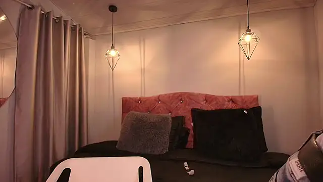 miaoconell online show from December 2025 09:00:01 PM