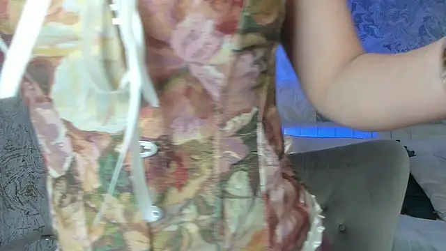 Liannaa  online show from October 2025 07:45:02 PM