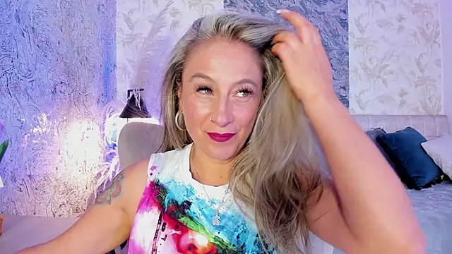 Liannaa  online show from June 2026 07:47:02 PM