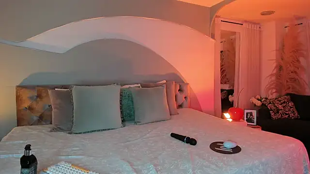 Elizabeth clark  online show from November 2025 07:46:01 PM