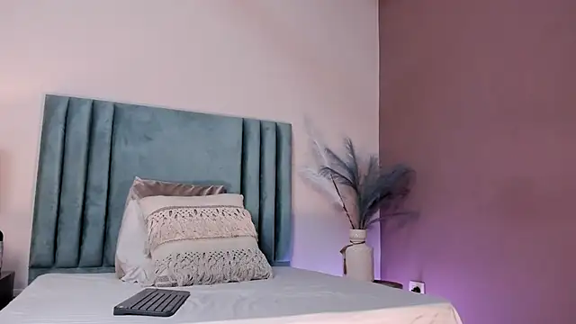 SeleneLujan online show from December 2025 12:00:01 PM