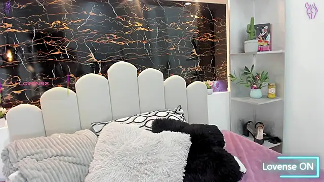 Bonniie 22 online show from March 2025 03:52:01 PM