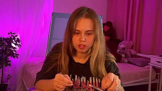 MiaRidd online show from October 2025 05:37:01 AM