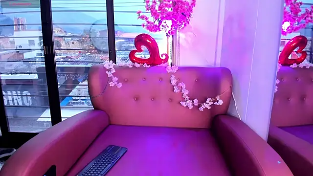 Mitsu Kawii online show from October 2025 08:31:01 PM