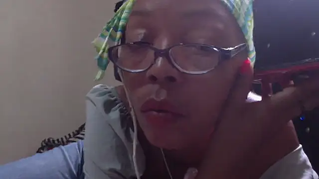 Ladyzee25 online show from October 2025 02:47:01 PM