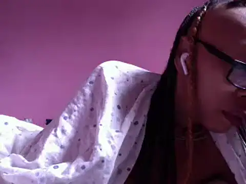 Ladyzee25 online show from February 2026 06:39:02 PM