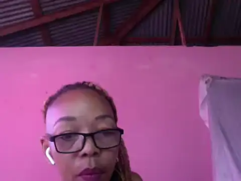 Ladyzee25 online show from May 2026 02:00:02 PM