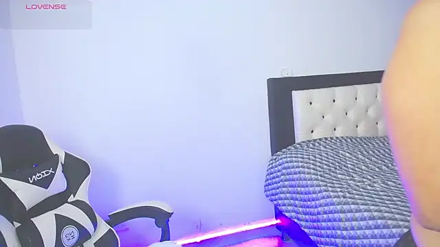 CarolinneFiotti online show from October 2025 03:12:01 PM