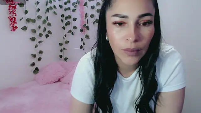 Snapshot of luna_lgomez_ chatting on March 2025 11:05:01 AM luna lgomez  online show from March 2025 11:05:01 AM