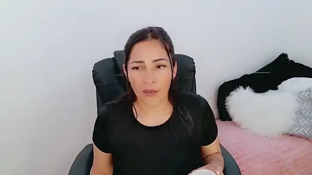 luna lgomez  online show from March 2026 01:33:02 PM