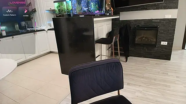 Layla- online show from November 2025 01:11:01 PM