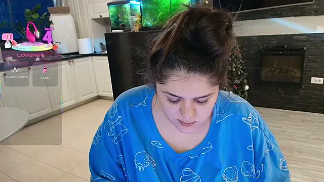 Layla- online show from February 2026 01:44:01 PM