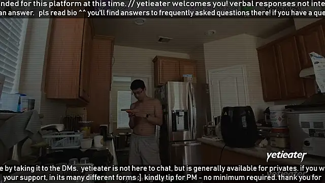 Snapshot of yetieater chatting on May 2026 05:42:02 PM yetieater online show from May 2026 05:42:02 PM