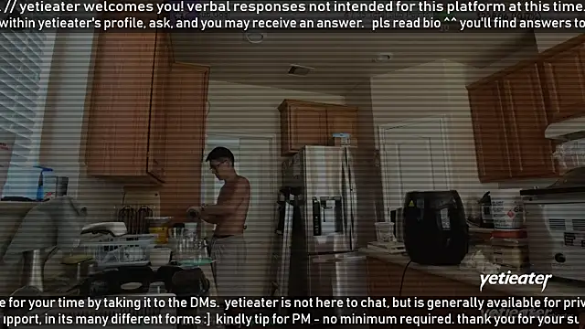 Snapshot of yetieater chatting on June 2026 04:34:02 PM yetieater online show from June 2026 04:34:02 PM