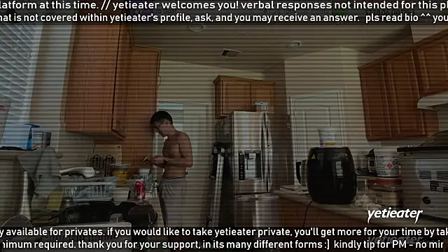Snapshot of yetieater chatting on June 2026 04:07:01 PM yetieater online show from June 2026 04:07:01 PM