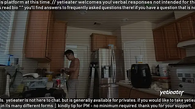 Snapshot of yetieater chatting on June 2026 05:46:01 PM yetieater online show from June 2026 05:46:01 PM
