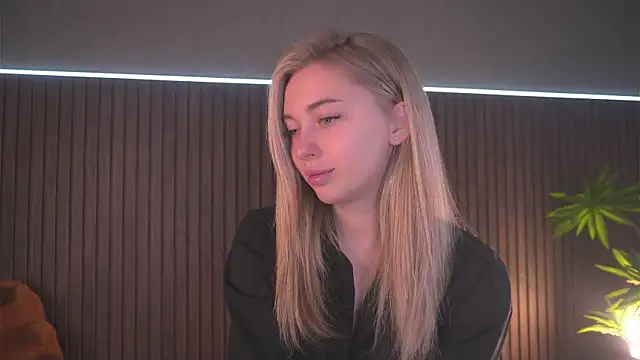 Snapshot of christie_luv chatting on September 2025 05:23:01 AM christie luv online show from September 2025 05:23:01 AM