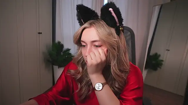 Snapshot of christie_luv chatting on November 2025 01:32:01 PM christie luv online show from November 2025 01:32:01 PM