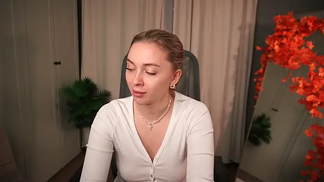 Snapshot of christie_luv chatting on November 2025 02:27:01 PM christie luv online show from November 2025 02:27:01 PM