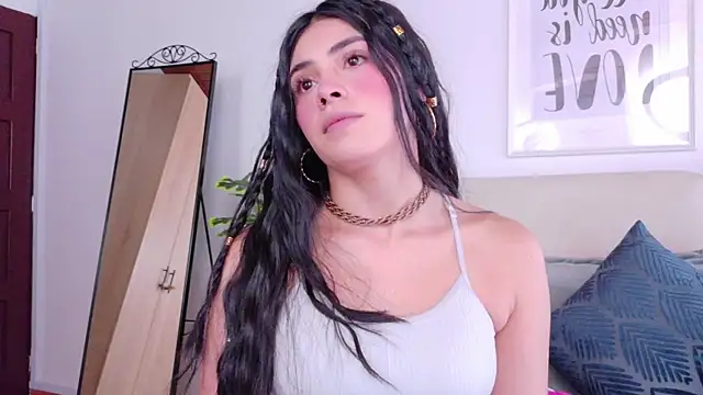 SaritaBratz online show from November 2025 08:20:01 PM