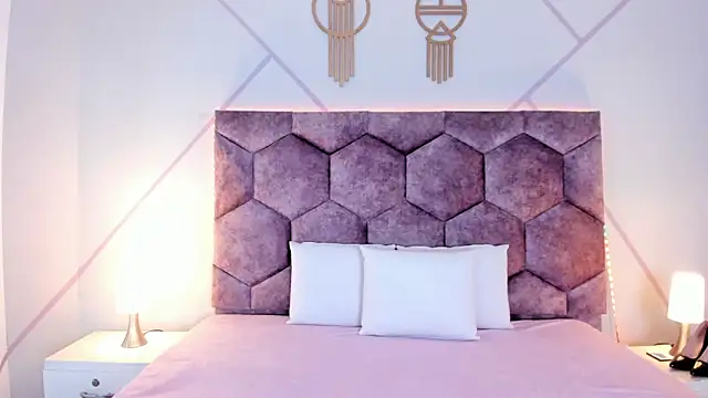 aurora collinss  online show from November 2025 01:00:01 PM