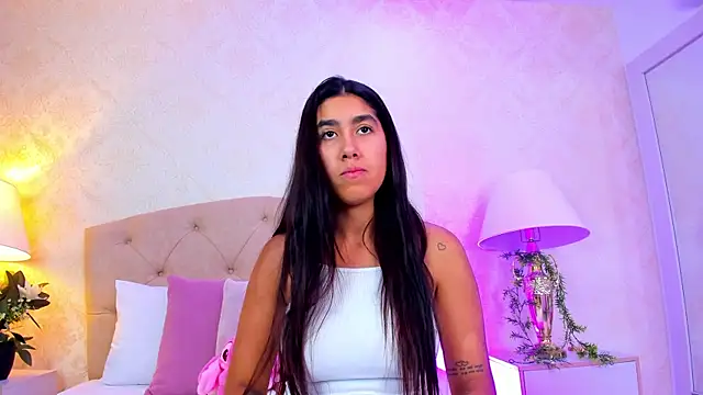 Mia Montess online show from April 2026 06:10:02 PM