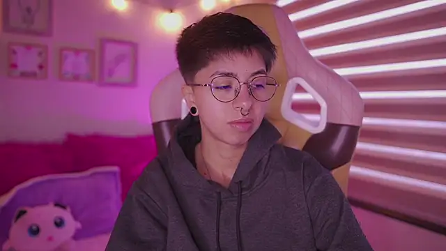 tommy blue online show from April 2026 12:30:02 PM