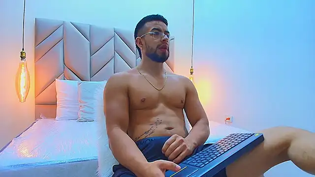 Eithan Connorr online show from March 2025 12:01:02 PM