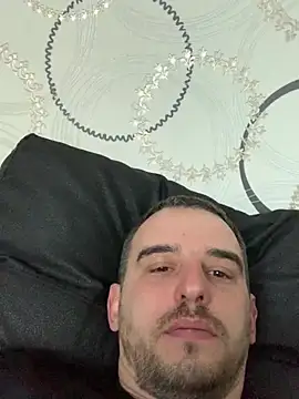 Snapshot of Maxpeins chatting on February 2026 11:42:01 AM Maxpeins online show from February 2026 11:42:01 AM