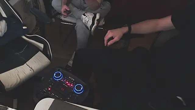 weknowourworth6999 online show from September 2025 10:56:02 PM