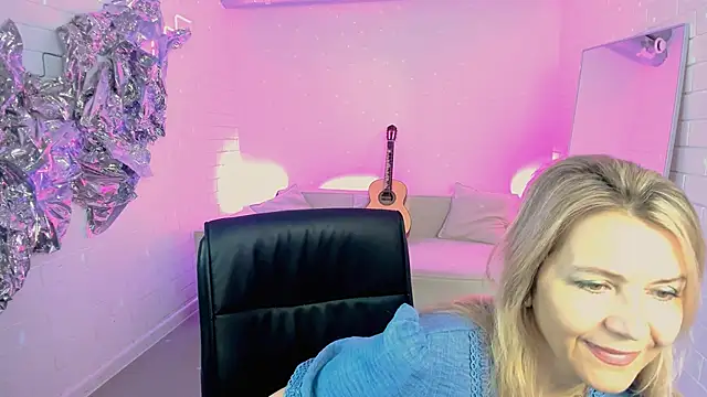 Snapshot of NicoleHitman chatting on June 2026 09:01:01 AM NicoleHitman online show from June 2026 09:01:01 AM