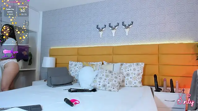 LeilaHiuston online show from February 2026 12:01:01 AM