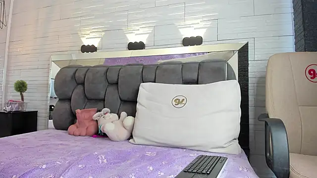 jade heartt online show from November 2025 06:52:02 PM