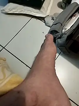 Snapshot of coolbrady17 chatting on March 2025 11:38:01 PM coolbrady17 online show from March 2025 11:38:01 PM