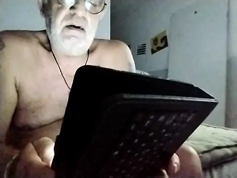 Snapshot of coolbrady17 chatting on March 2025 09:58:01 PM coolbrady17 online show from March 2025 09:58:01 PM