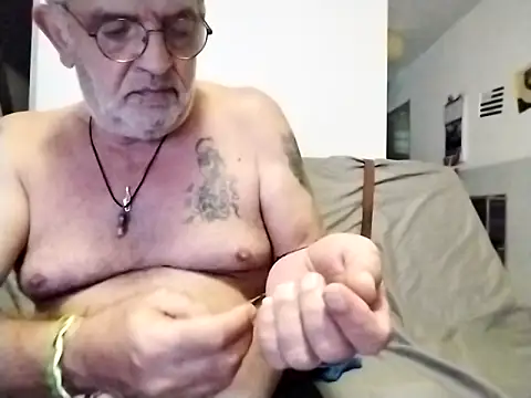 Snapshot of coolbrady17 chatting on March 2025 04:45:01 PM coolbrady17 online show from March 2025 04:45:01 PM