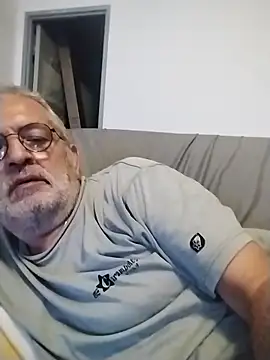 Snapshot of coolbrady17 chatting on March 2025 06:29:02 PM coolbrady17 online show from March 2025 06:29:02 PM