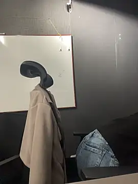 Isabella Varella online show from February 2026 12:12:01 PM