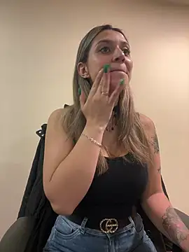 Isabella Varella online show from February 2026 12:59:02 PM