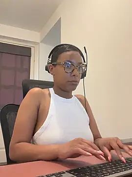 Snapshot of Melia_Rayne chatting on May 2026 09:38:02 AM Melia Rayne online show from May 2026 09:38:02 AM