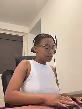Snapshot of Melia_Rayne chatting on June 2026 09:37:01 AM Melia Rayne online show from June 2026 09:37:01 AM