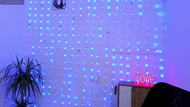 neferutt online show from December 2025 04:46:01 PM