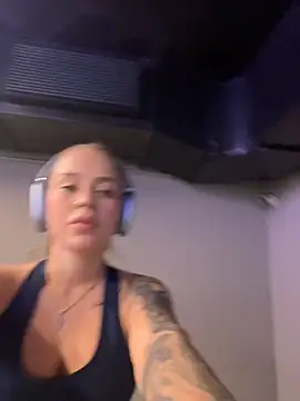 ValentinaMilann online show from October 2025 05:36:02 PM