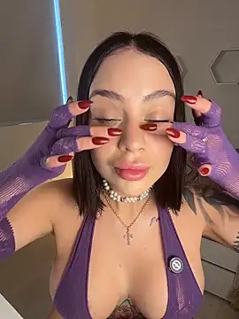 ValentinaMilann online show from April 2026 07:22:01 PM