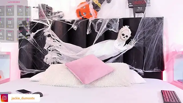 JackieDumont1 online show from October 2025 06:41:02 PM